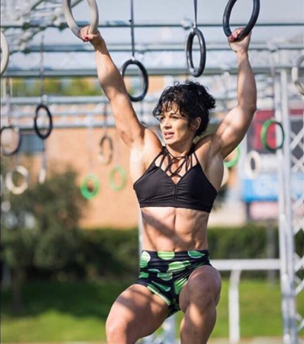 women-training-outside-gym